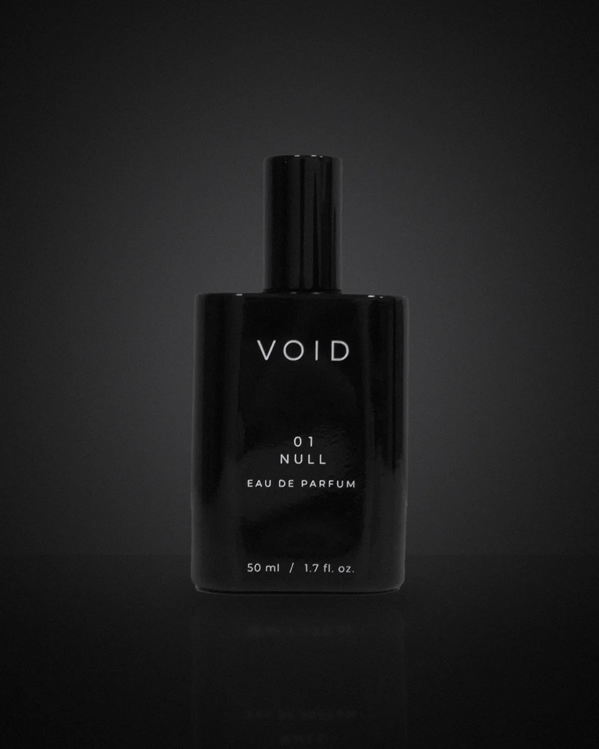 El frasco negro brillante de VOID 01 NULL, 50 ml